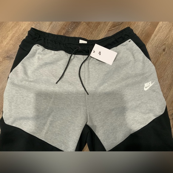 New Nike Tech Fleece Slim Fit Joggers Pants Black Grey CU4495-016 Mens Size 2XL - Picture 2 of 10